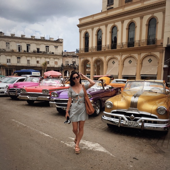 Meet your Posher, Angelica - Picture 2 of 2